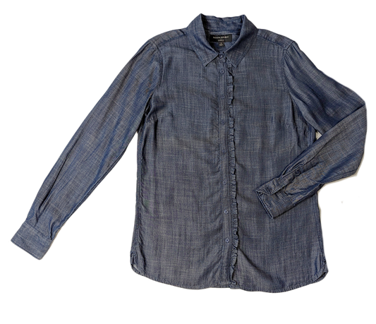 Banana Republic Ruffle front Chambray Blouse Size Small Banana Republic Ruffle front Chambray Blouse Such a classic style done in a modern fabric! It's a great look