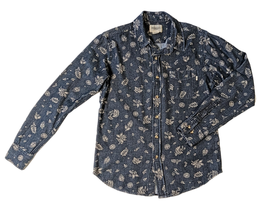 Obey Propaganda Floral Printed Chambray ShirtElevated denim shirt with paisley pattern.  Perfect for a casual day out and about.  Throw on a pair of white sneakers, and you are good to go!