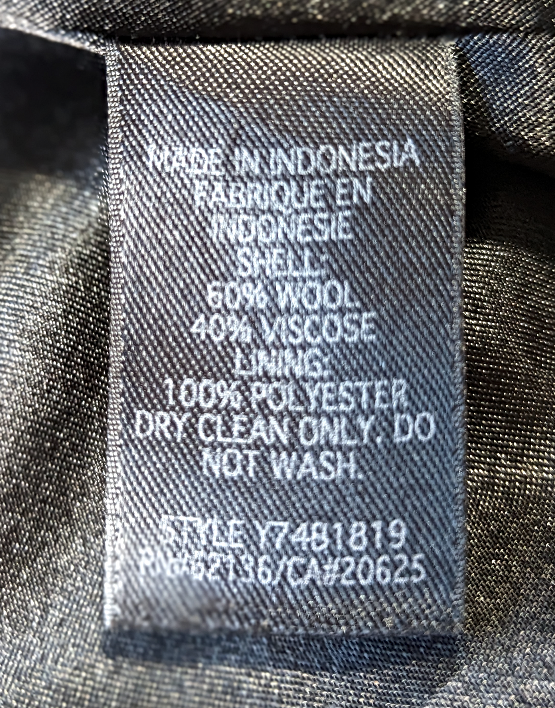 Guess Puffy Sleeve Shawl Collar Black Wool Jacket Size Large  Stay chic and cozy with the Guess Puffy Sleeve Shawl Collar Black Wool Jacket. Featuring a stylish shaw