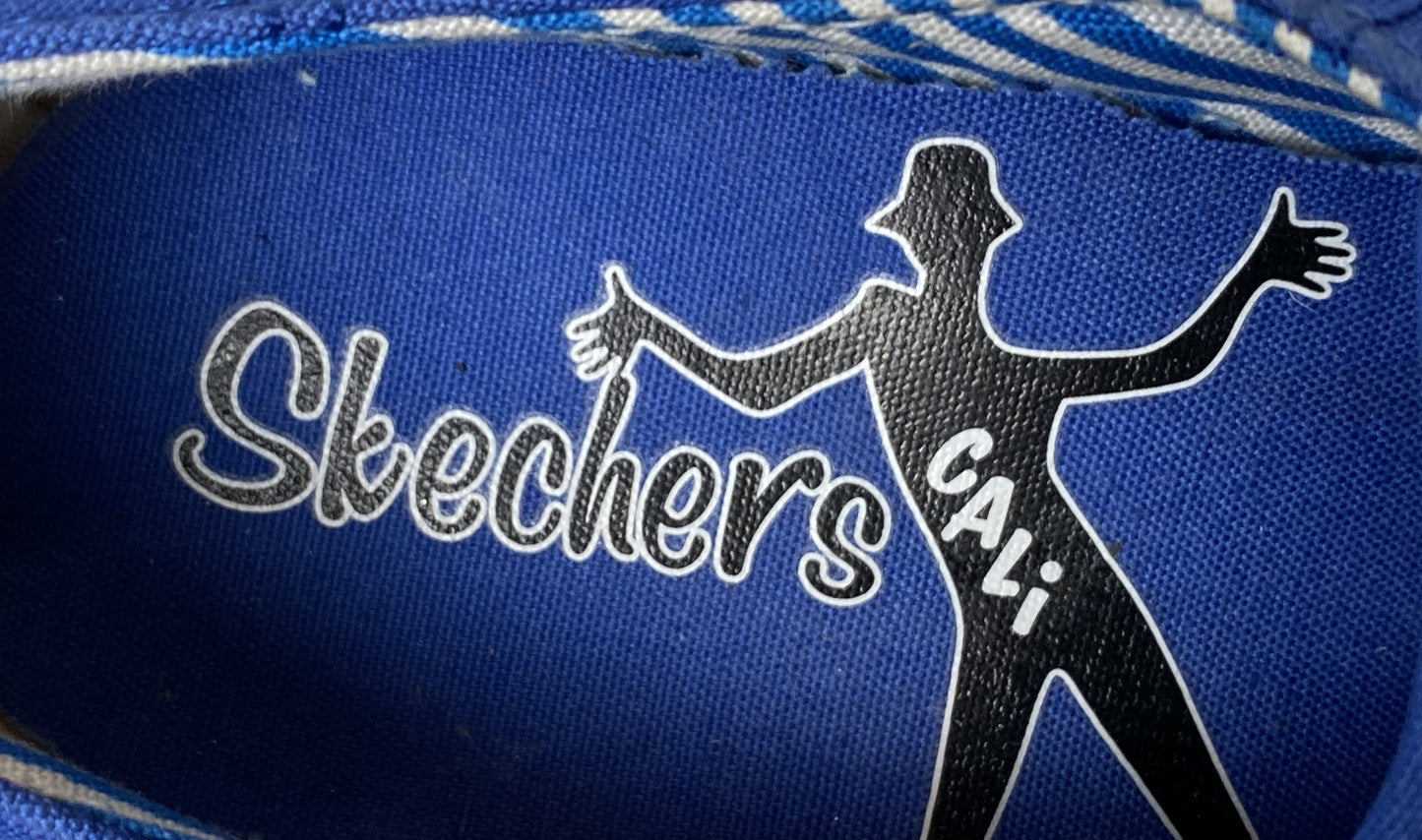 Skechers Bright Blue Cali SneakersThe perfect color sneaker for all seasons! 
Pair with other bright colors for a "pop" with your blue jeans for an easy day out.