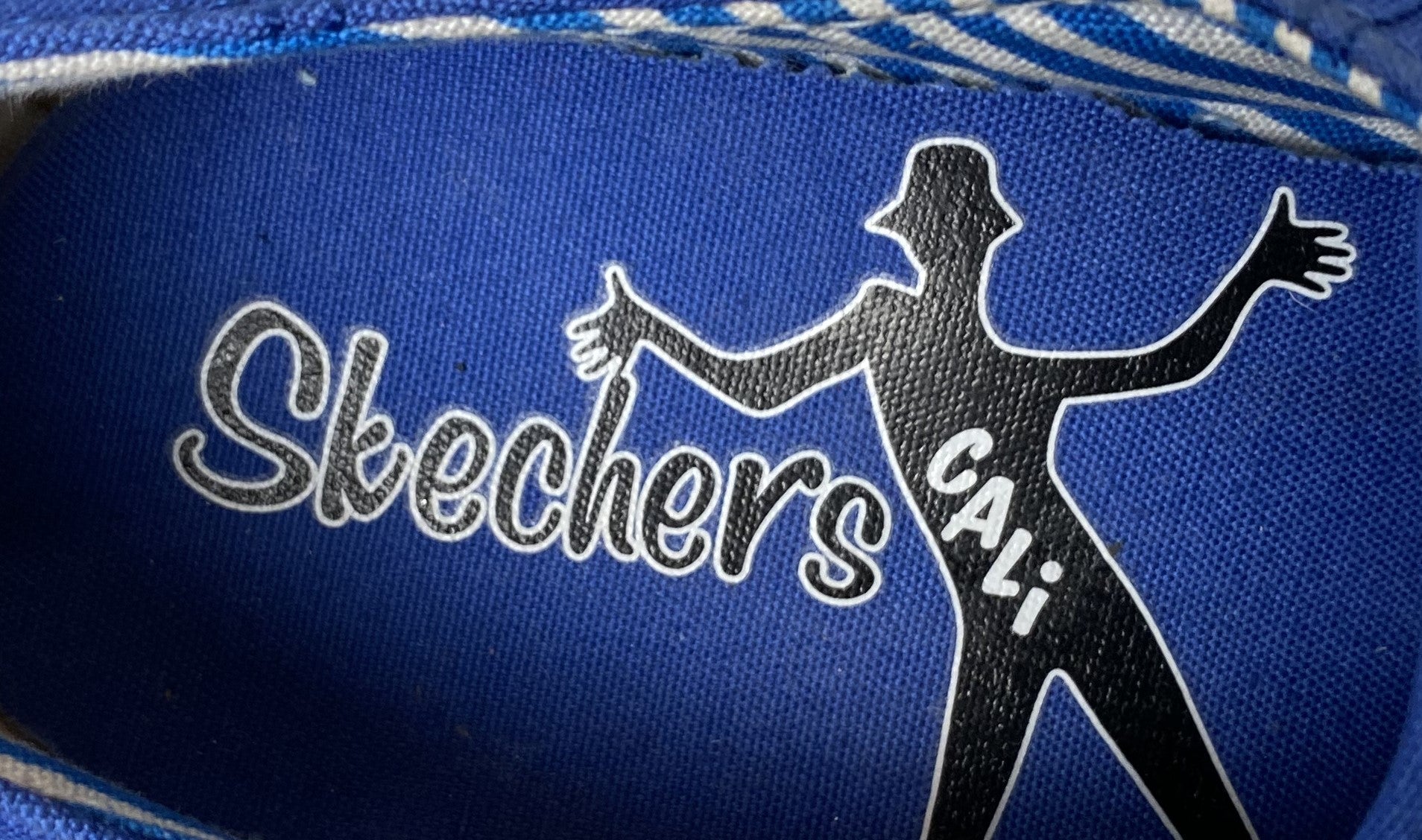 Skechers Bright Blue Cali SneakersThe perfect color sneaker for all seasons! 
Pair with other bright colors for a "pop" with your blue jeans for an easy day out.