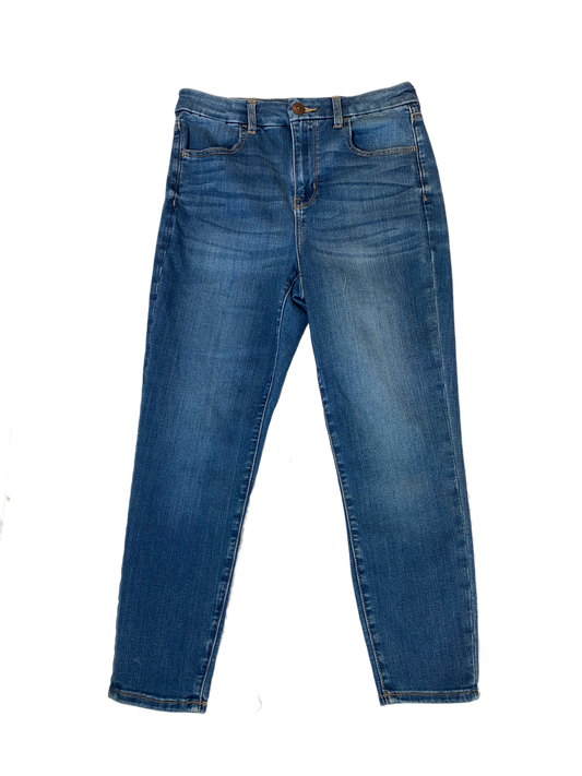 American Eagle Ne(x)t Level Stretch JeansThese are the perfect shade of blue to wear dressy or casual. Pair with flats and a flowy top of an easy day out, or heels for a night out.