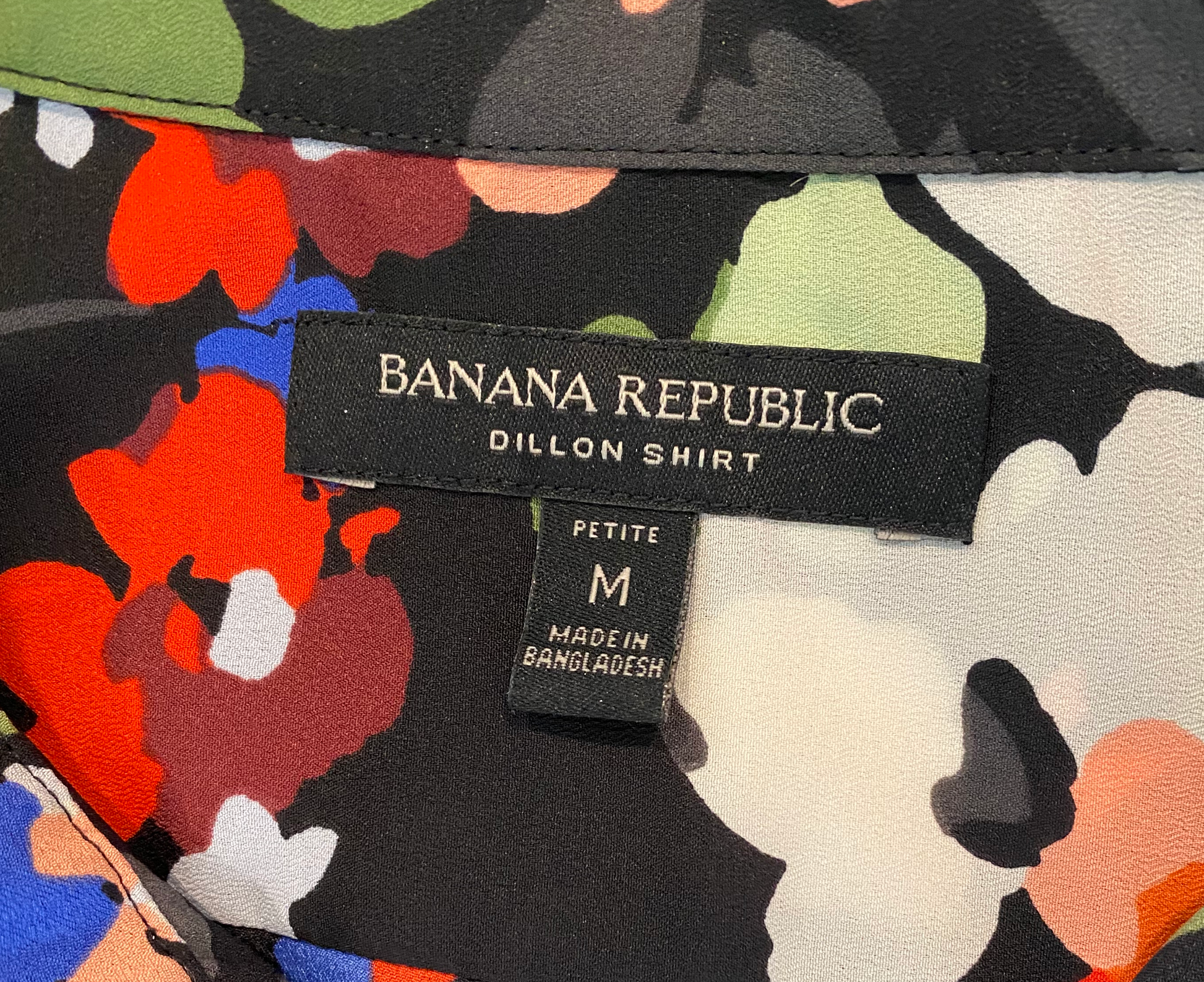 Banana Republic "Dillion" Bouse with Bright Floral Print What a prefect shirt for spring! Easy to wear to work or dress down with jeans.