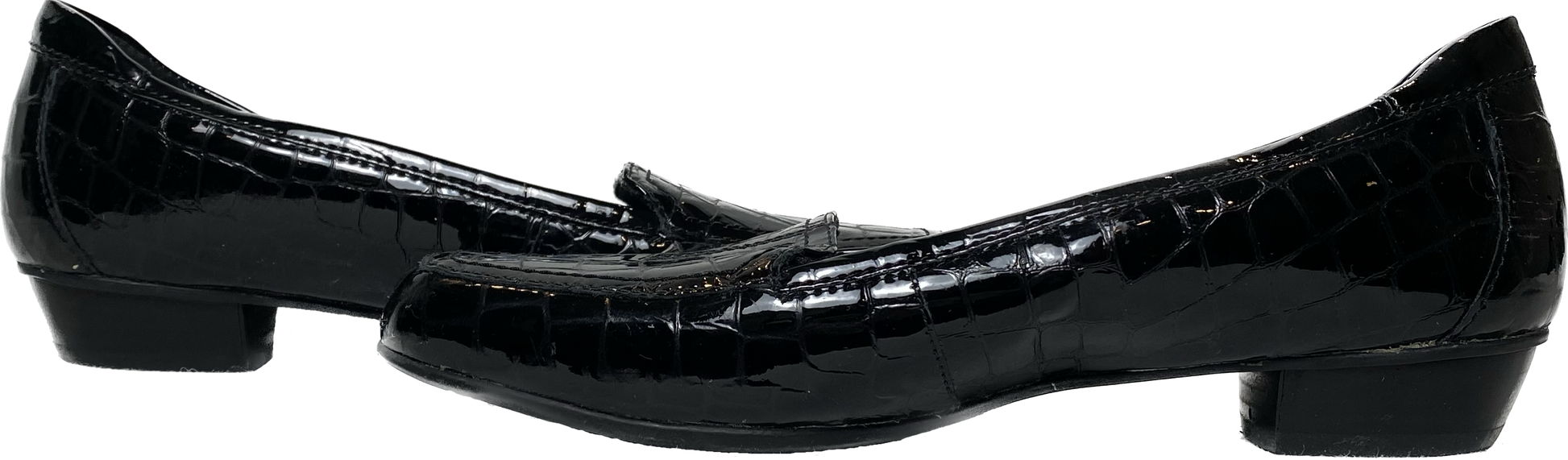 Clarks Everyday Croc Embossed Patent Leather Loafers  Effortlessly elevate your everyday look with our Clarks Everyday Croc Embossed Patent Leather Loafers. Crafted