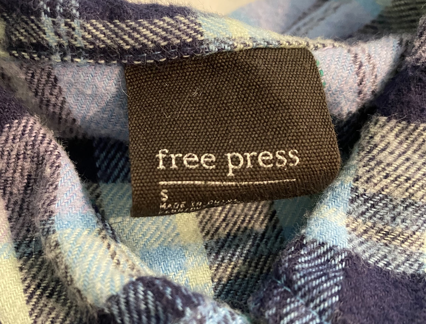 Free Press Long Sleeve Bule Flannel This soft flannel has so many great colors in it, it will match any outfi