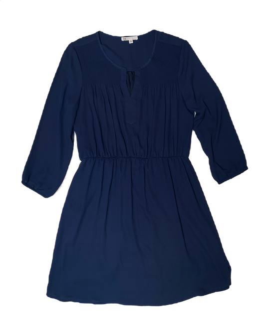 DR2 Navy Blue Short Dress with 3/4 SleevesLight weight navy blue dress with split neck, elastic waist and 3/4 sleeves.
Pair this dress with a brown belt and tall brown boots for a classic Fall look!