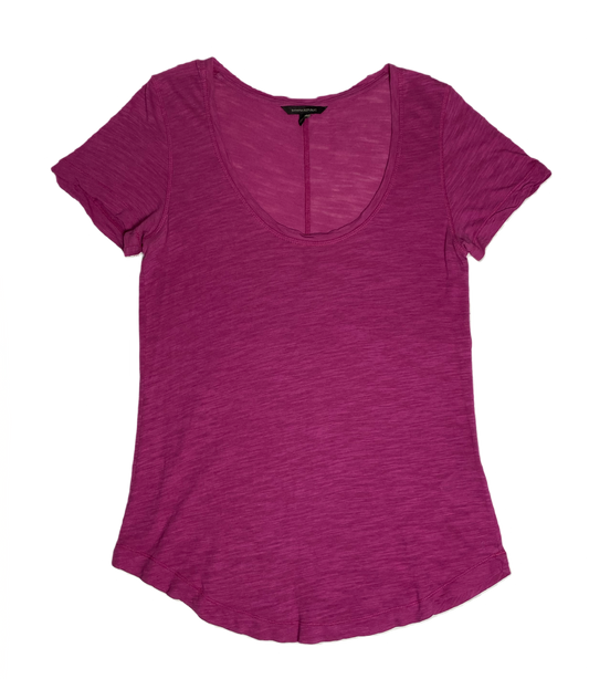 Banana Republic short sleeve t-shirt a harmonious blend of professiona