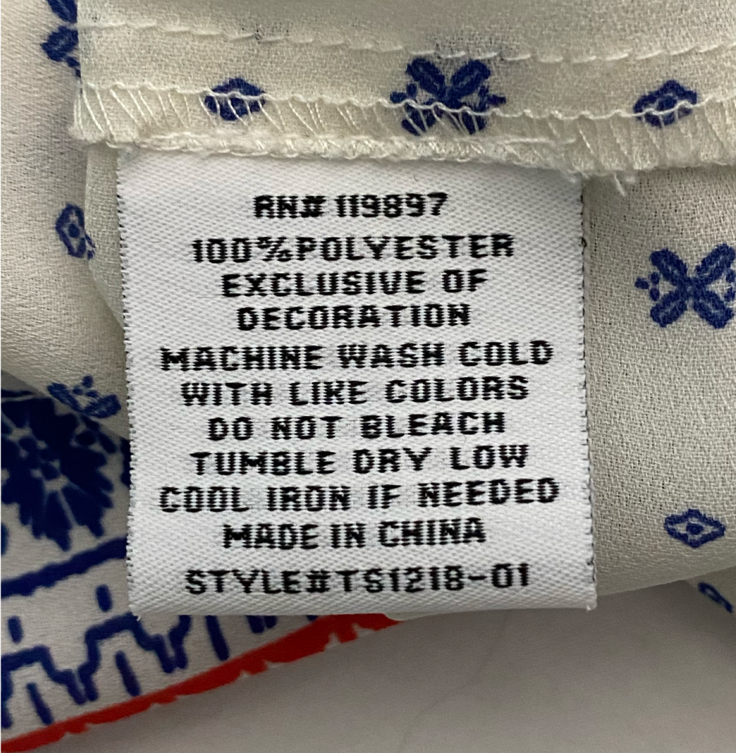 Collective Concepts Sleeveless Print Blouse Size L Experience the perfect blend of style and comfort with our Collective Concepts Sleeveless Print Blouse! Featuring