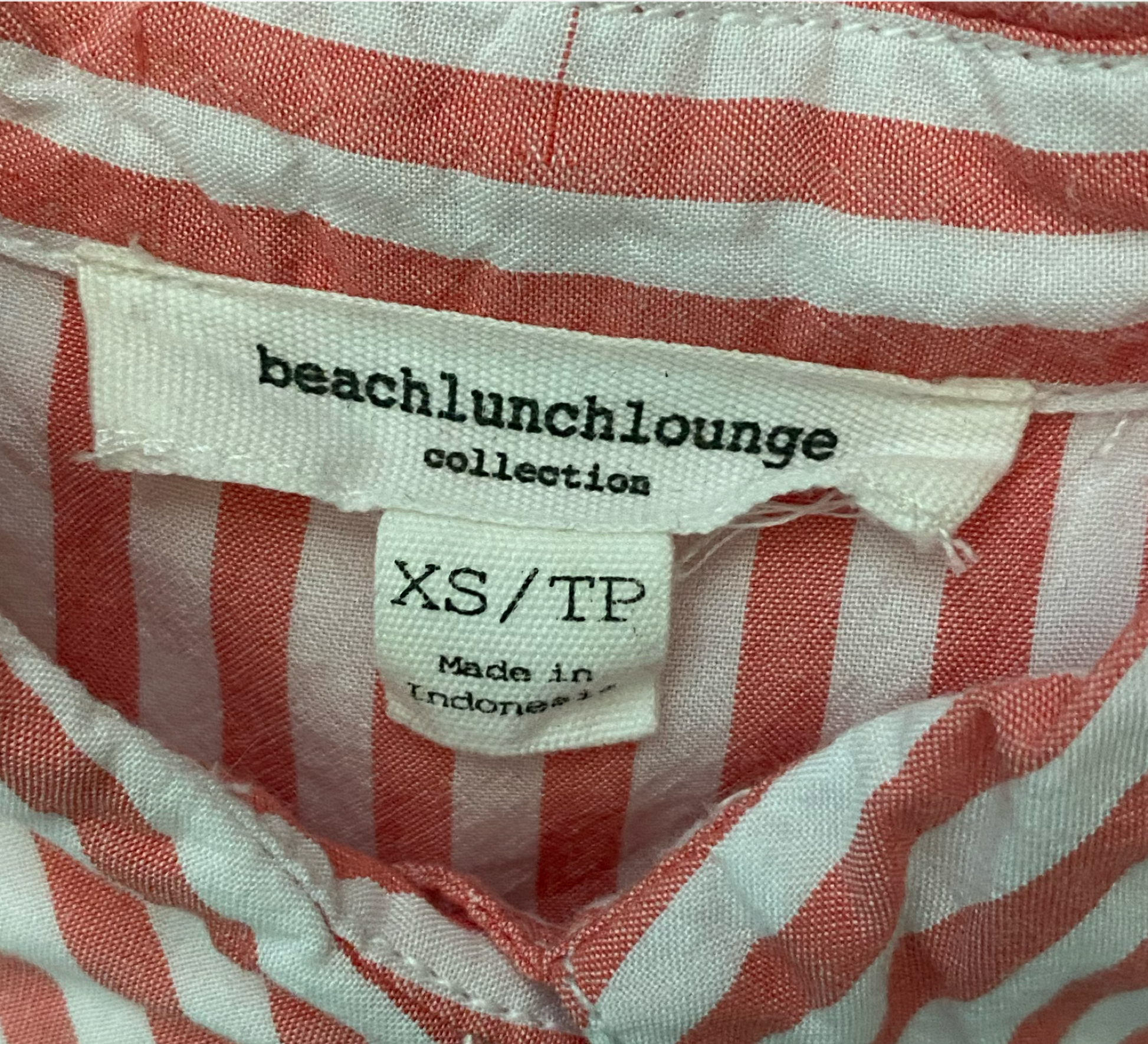 Beach Lunch Lounge Coral and White Striped Sleeveless Button Front BloBeach Lunch Lounge Coral and White Striped Sleeveless Button Front Blouse Size XS  Get ready for some fun in the sun with this Beach Lunch Lounge Sleeveless Button F