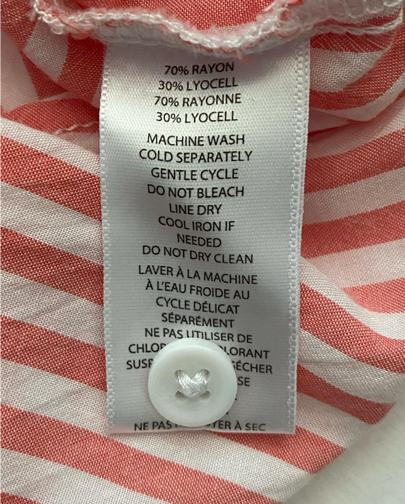Beach Lunch Lounge Coral and White Striped Sleeveless Button Front BloBeach Lunch Lounge Coral and White Striped Sleeveless Button Front Blouse Size XS  Get ready for some fun in the sun with this Beach Lunch Lounge Sleeveless Button F