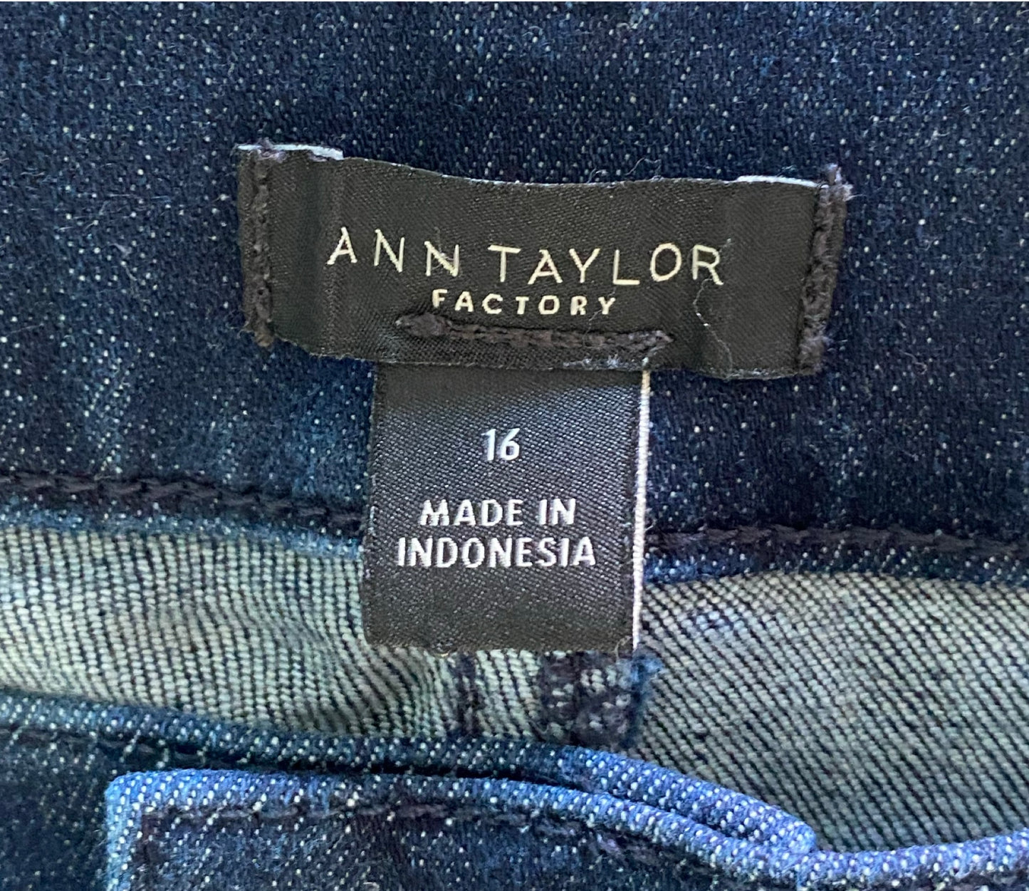 Ann Taylor Factory Frayed Hem Cropped Jeans Dark blue denim wash. Cropped jeans with frayed hem.