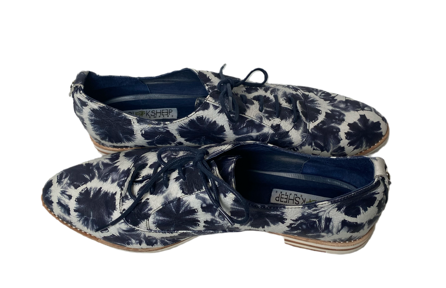 Black Sheep Empire LEE Blue & White Oxford LoafersBlack Sheep Empire blue & white loafers. 
Navy tie-dye leather upper
Navy leather lining
4mm insole padding 
Leather and white rubber soles
Blue waxed cotton la