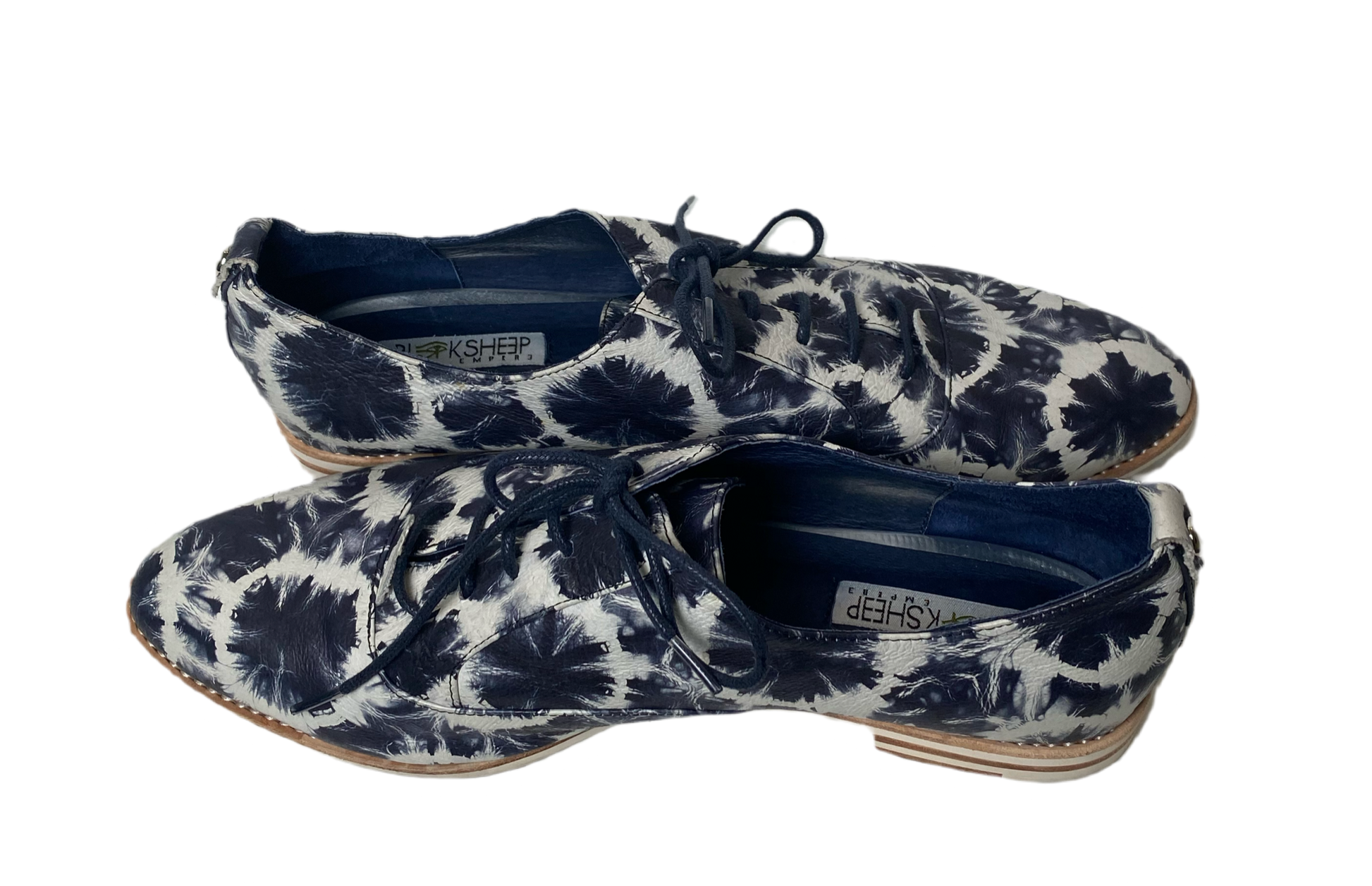 Black Sheep Empire LEE Blue & White Oxford LoafersBlack Sheep Empire blue & white loafers. 
Navy tie-dye leather upper
Navy leather lining
4mm insole padding 
Leather and white rubber soles
Blue waxed cotton la