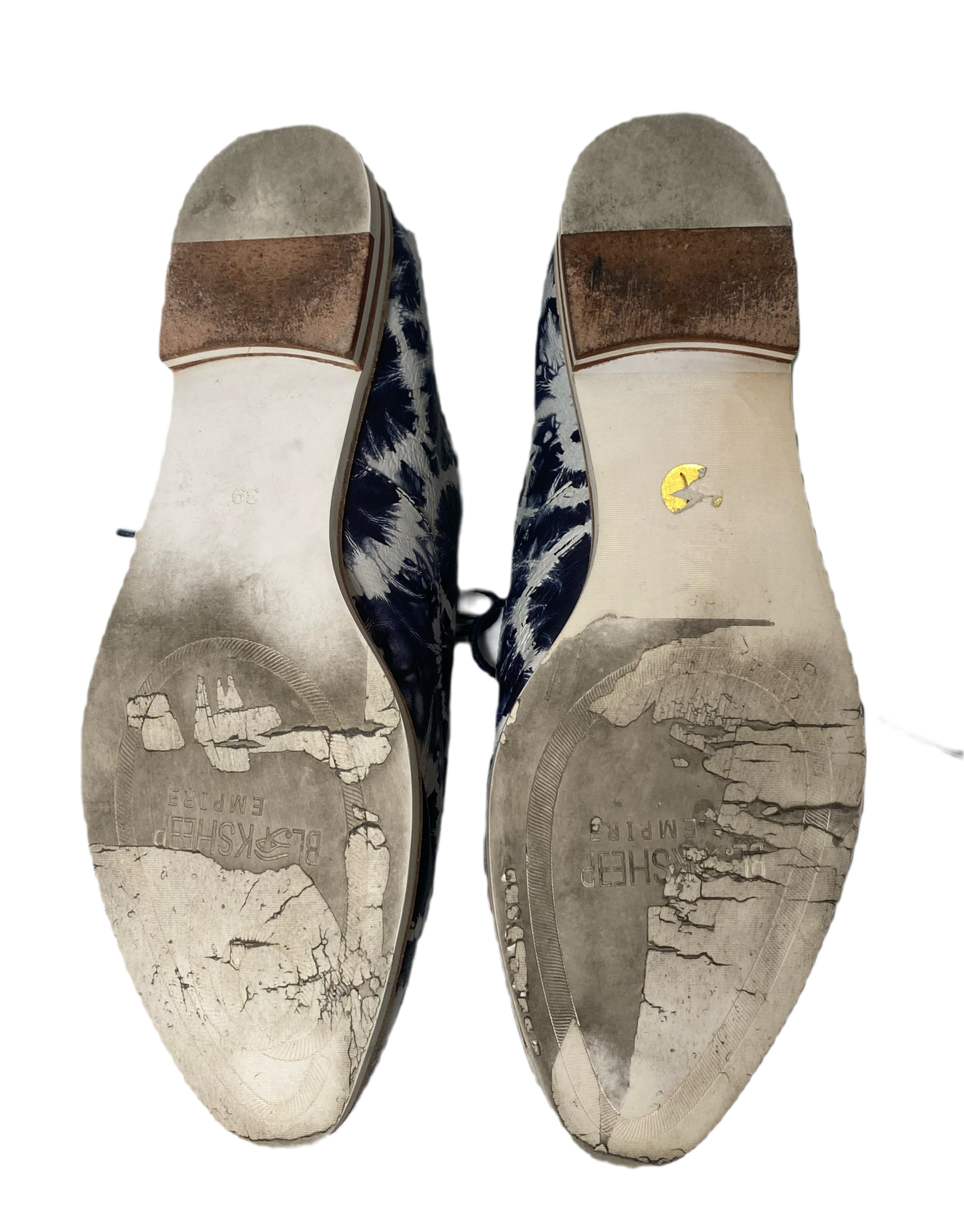 Black Sheep Empire LEE Blue & White Oxford LoafersBlack Sheep Empire blue & white loafers. 
Navy tie-dye leather upper
Navy leather lining
4mm insole padding 
Leather and white rubber soles
Blue waxed cotton la