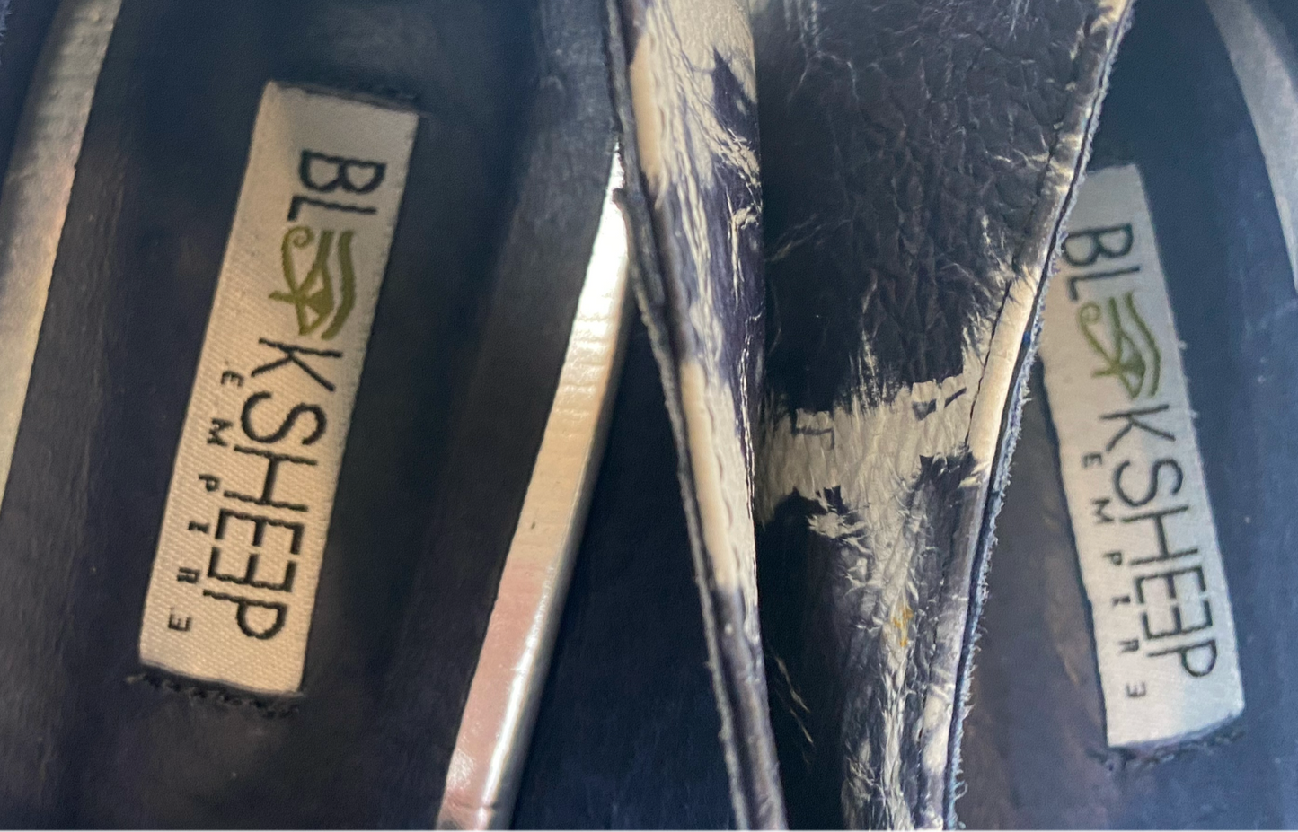 Black Sheep Empire LEE Blue & White Oxford LoafersBlack Sheep Empire blue & white loafers. 
Navy tie-dye leather upper
Navy leather lining
4mm insole padding 
Leather and white rubber soles
Blue waxed cotton la