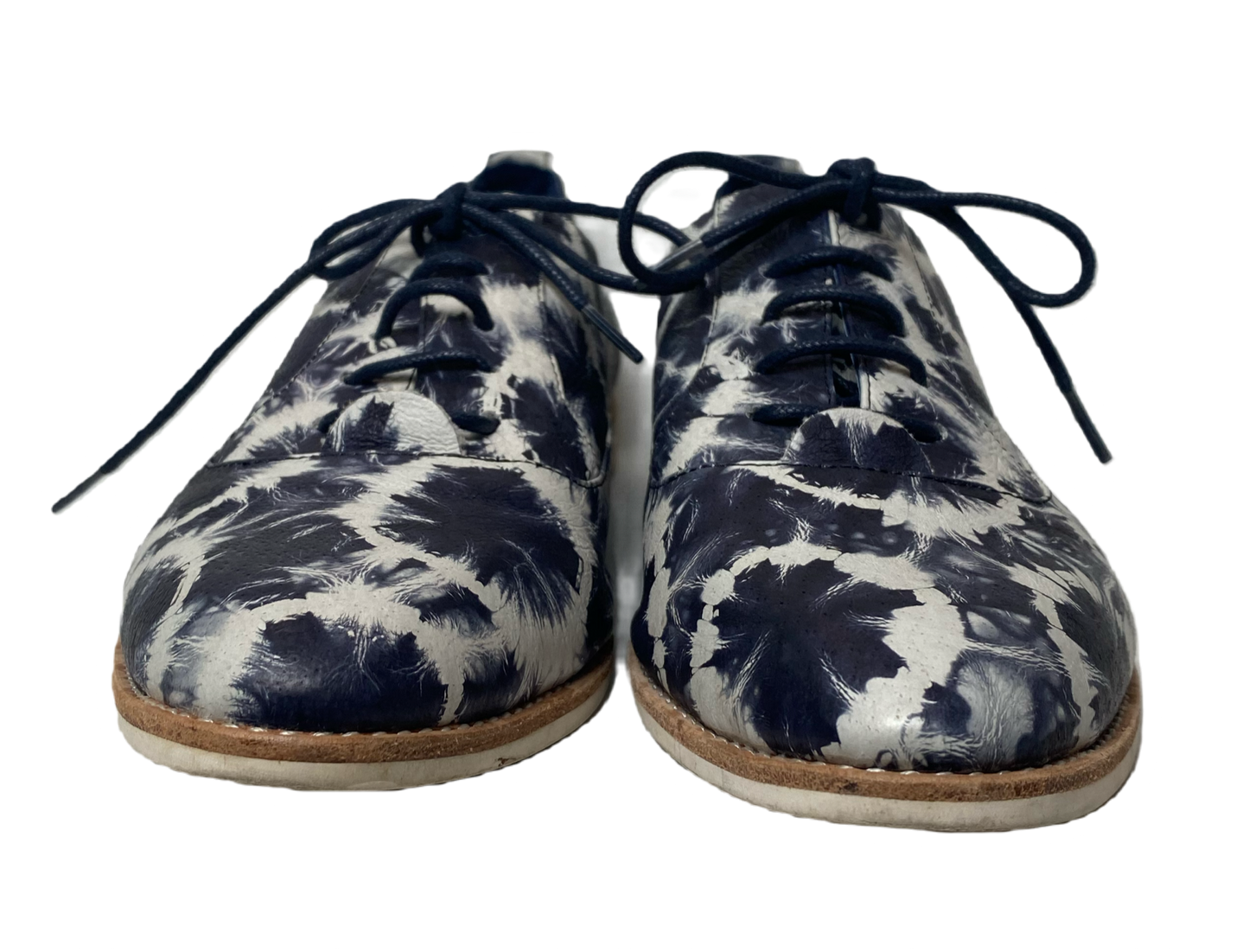 Black Sheep Empire LEE Blue & White Oxford LoafersBlack Sheep Empire blue & white loafers. 
Navy tie-dye leather upper
Navy leather lining
4mm insole padding 
Leather and white rubber soles
Blue waxed cotton la