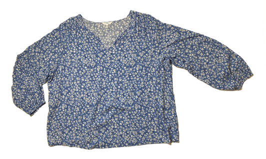 Time & TruTime & Tru blue and white floral print top with split neck and long sleeves with puff at bottom.
Pair this with white or light blue capris for a perfect outfit.Womens TopsTime & Tru Blue and White Floral print TopWhite Floral print Top