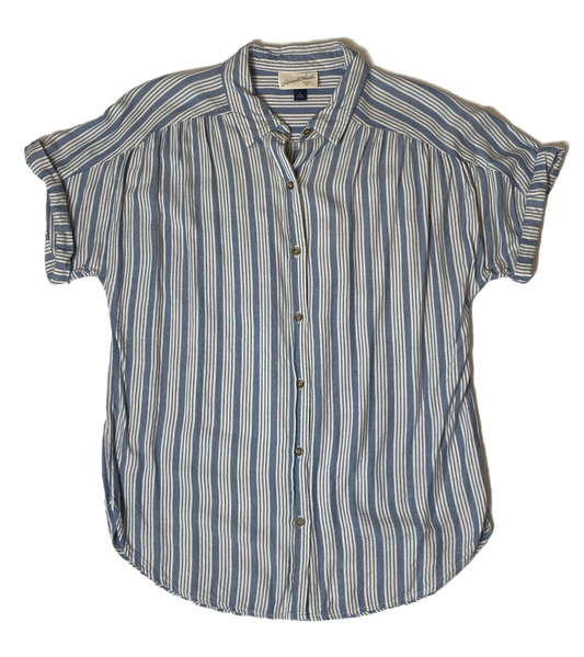 Universal Threads Blue and White Stripe BlouseUniversal Threads blue and white stripe blouse. Cap sleeve, button front with collar.