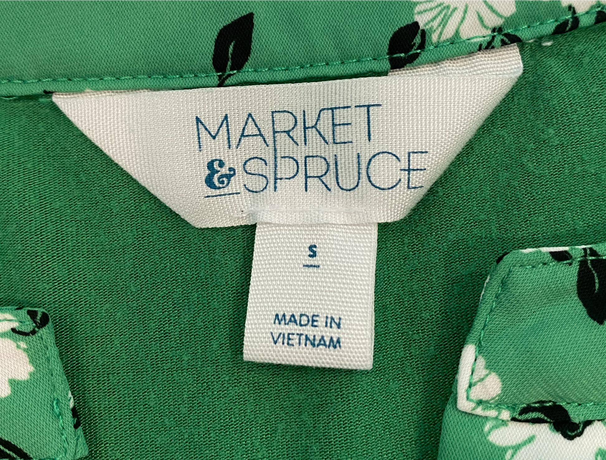Market & Spruce Green Print Blouse Market & Spruce green with white and black floral print blouse. 
This blouse would look great with white pants for a casual lunch date!