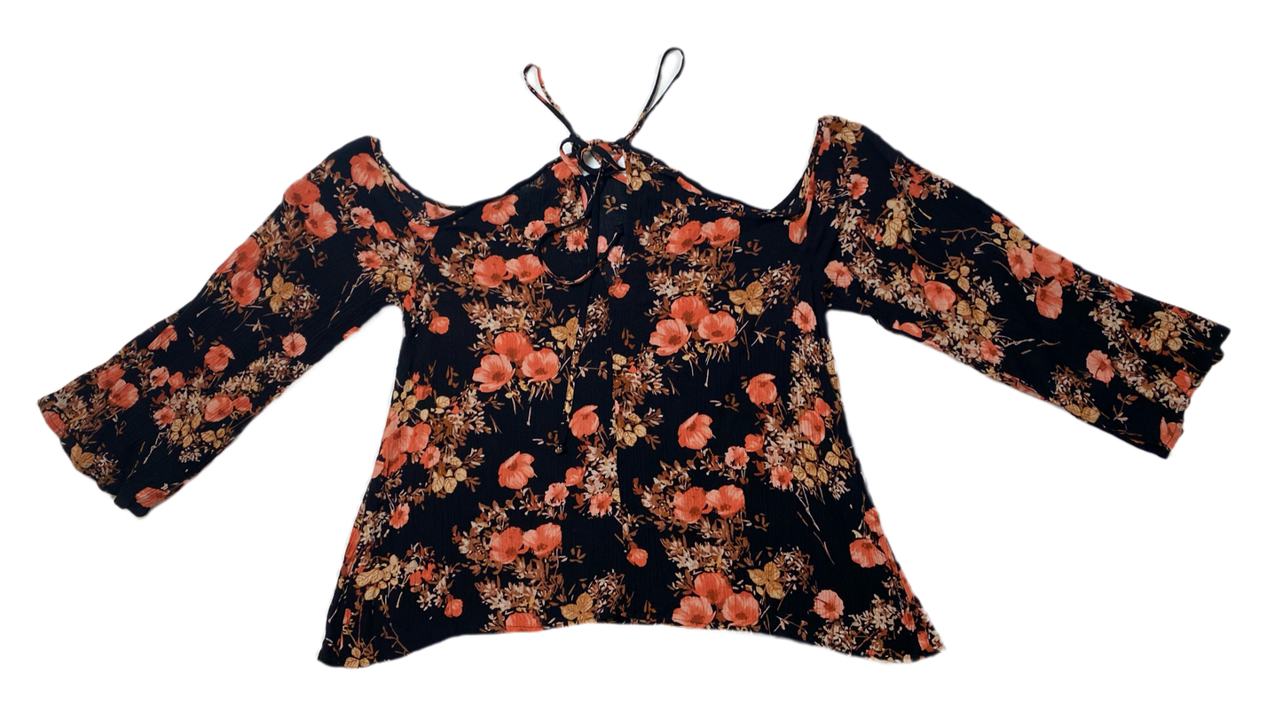 Mossimo Black Floral Print BlouseMossimo Supply Co black floral print top with hater type neck and cold shoulder sleeves.
Pair this with denim shorts and black sandals for a beach day with friends!