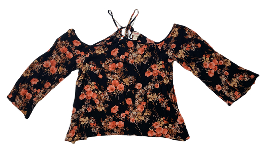 Mossimo Black Floral Print BlouseMossimo Supply Co black floral print top with hater type neck and cold shoulder sleeves.
Pair this with denim shorts and black sandals for a beach day with friends!