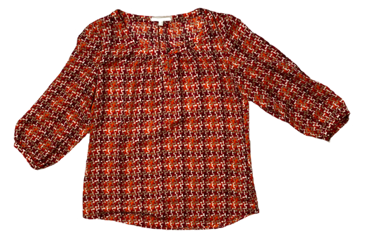 Banana Republic Multi Color Print BlouseBanana Republic fall multi color print blouse with 3/4 sleeves and a split neck with button detail.
This top is a great transition piece to bring you from Summer int