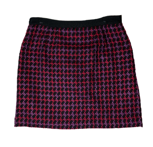 LOFT Woven Tweed Short Skirt  The LOFT Woven Tweed Short Skirt is a must-have for any fashion-forward individual. Crafted from high-quality woven tweed, this skirt f