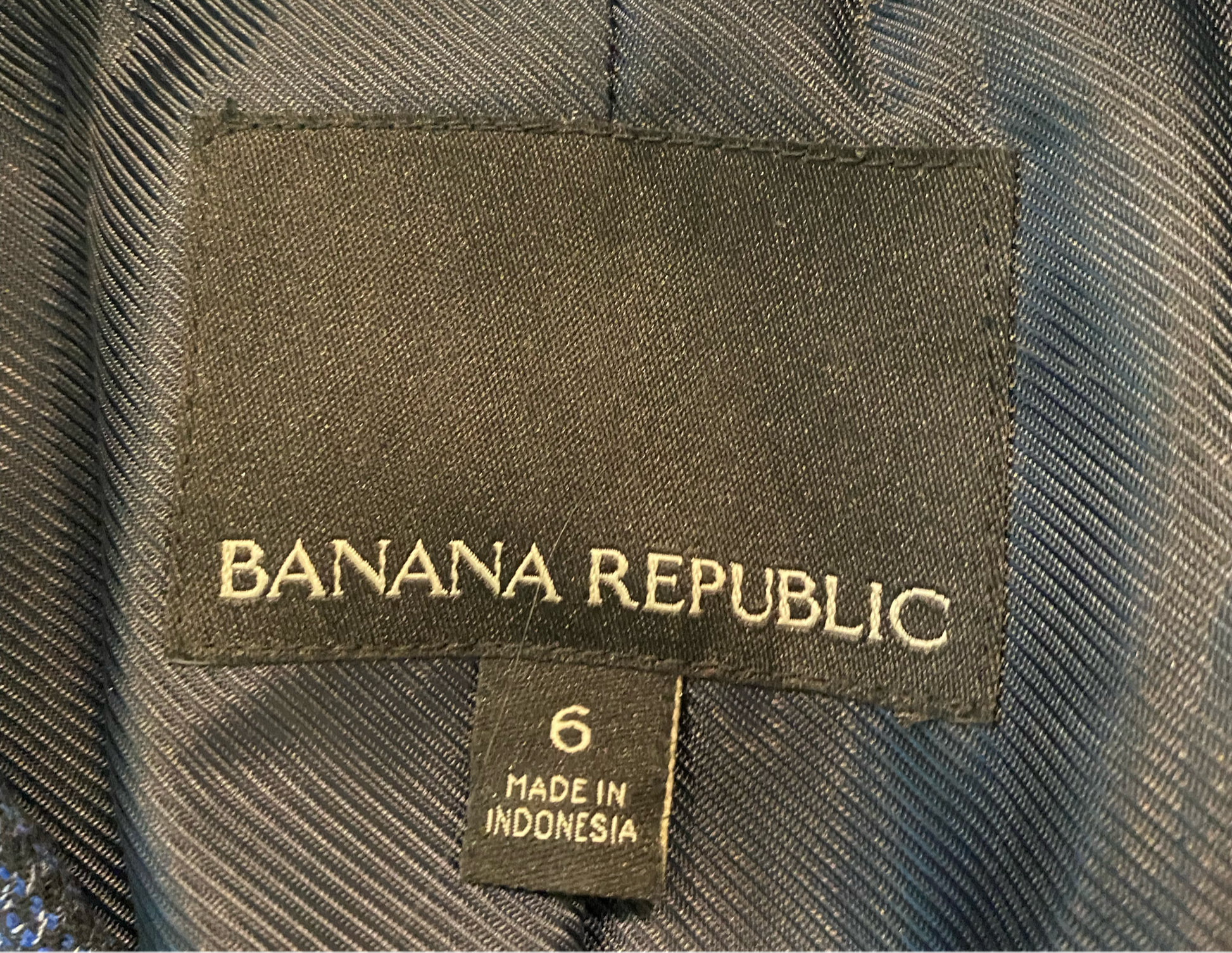 Banana Republic Blue Plaid BlazerBlue and black plaid double breast blazer with pockets and fully lined with contrasting sleeve lining.
Roll sleeves up or down to change the look of your outfit! Pai
