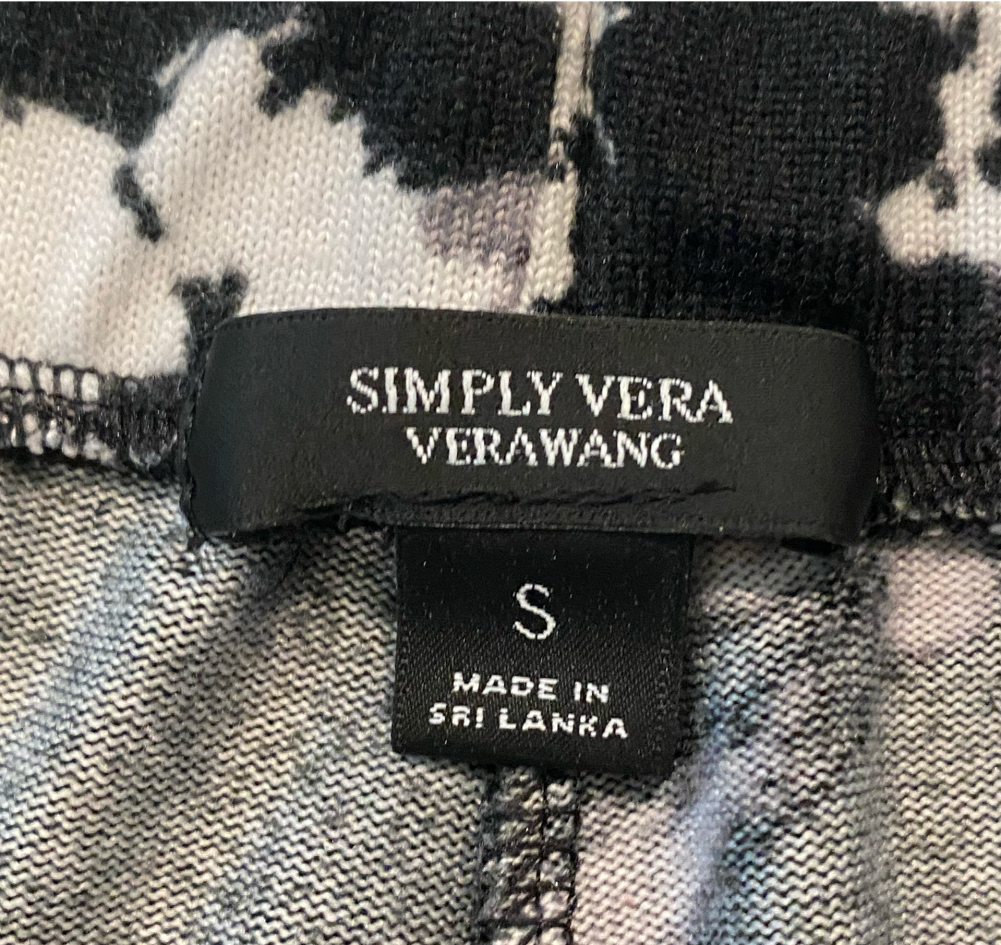 Simply Vera Vera Wang Black and White Floral Lounge Pants  Size S Unwind in style with these Simply Vera Vera Wang lounge pants. Featuring a trendy black and white f