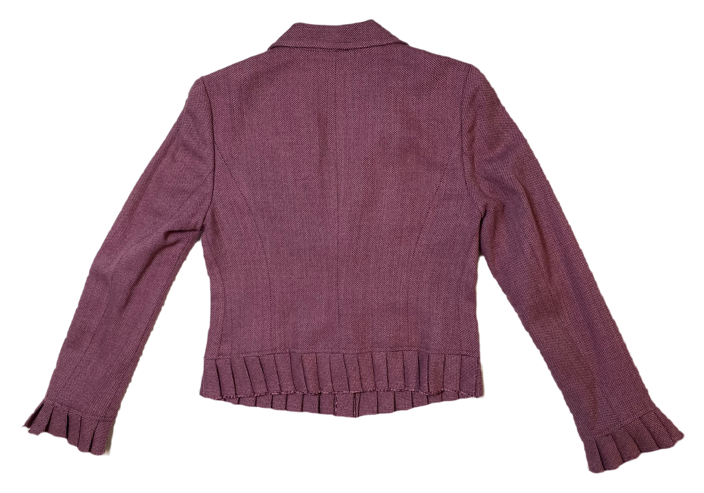 Karen Kane Blazer with Ruffle Hem and CuffsPlum colored lined blazer with covered buttons, ruffle hem and cuffs.
Wear this with jeans and chunky heels for a great looking outfit!