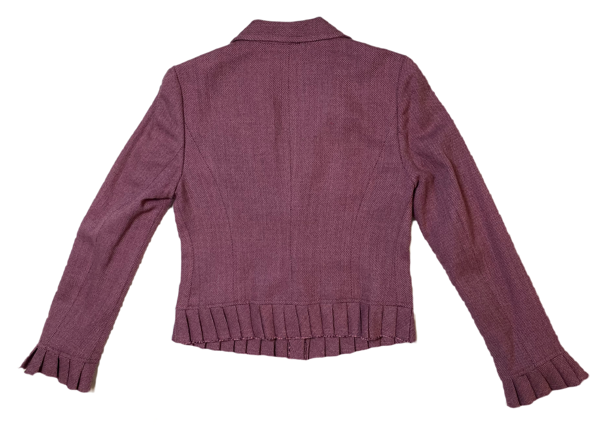 Karen Kane Blazer with Ruffle Hem and CuffsPlum colored lined blazer with covered buttons, ruffle hem and cuffs.
Wear this with jeans and chunky heels for a great looking outfit!