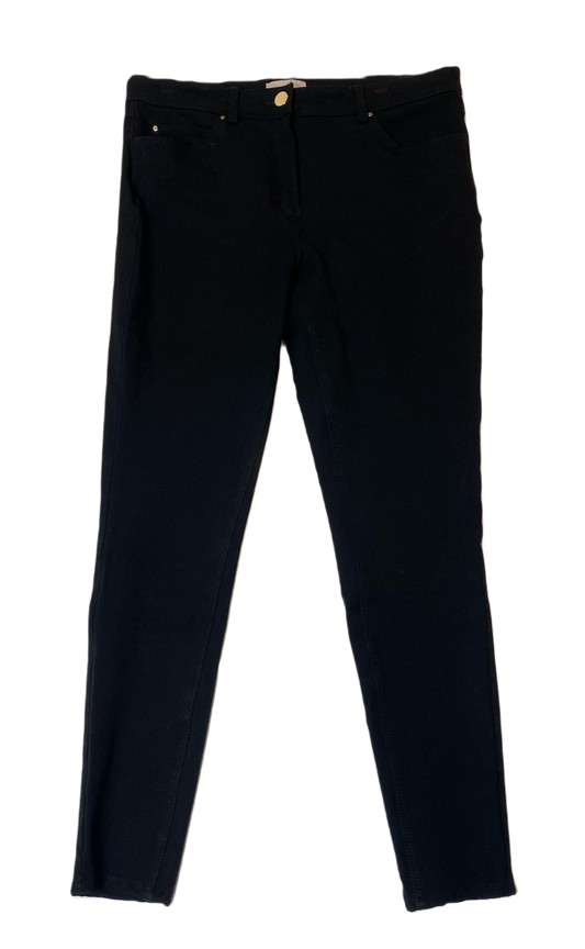 H&M Black Skinny 5 pocket jeans Size 8  Look effortlessly cool in these H&M Black Skinny Jeans (Size 8). The perfect mix of style and comfort, you'll love the wa