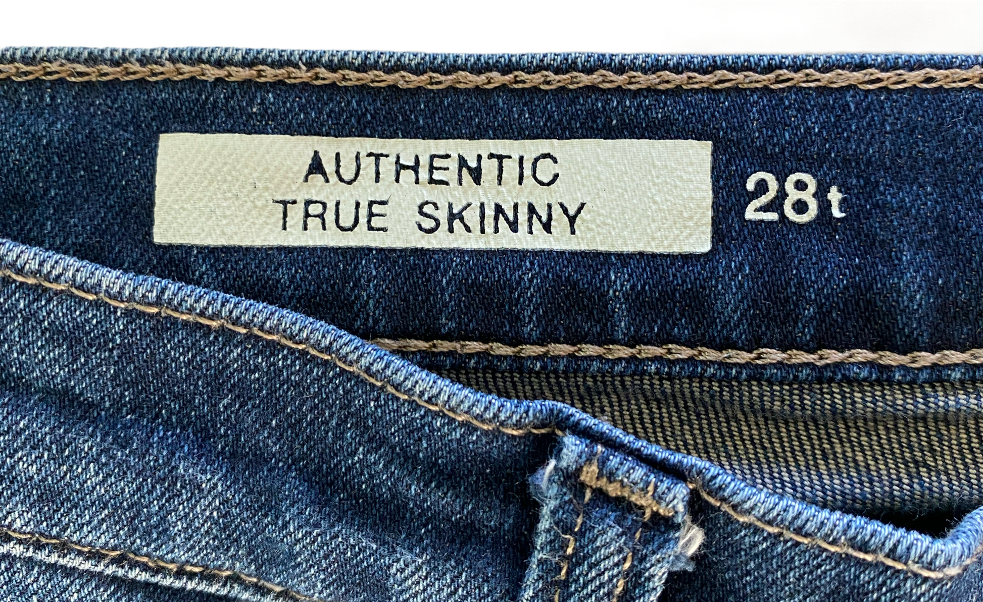 GAP 1969 Authentic True Skinny Jean Size 28TGAP 1969 Authentic True Skinny Jean Size 28T  Unleash your true style with GAP Authentic True Skinny Jeans in size 28T! Perfectly crafted to hug your curves, these j