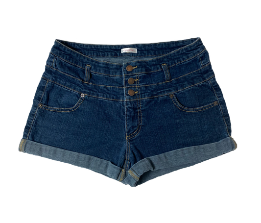 Xhilaration 3 Button Waist Denim ShortsXhilaration 3 button waist blue denim shorts with pockets.
These are perfect with your favorite flip flops and colorful t-shirt for any summer day!