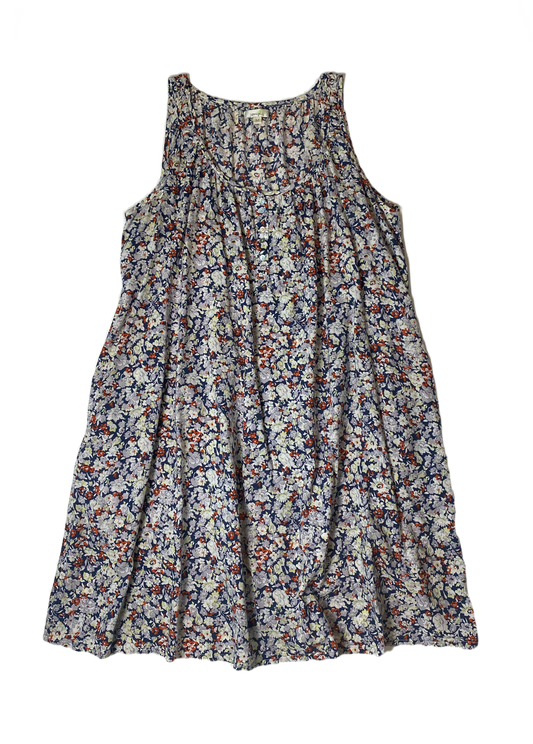 Porridge Floral Print SundressPorridge scoop neck drawstring waist floral print sundress.
This dress would look so cute with a denim jacket and white sneakers!