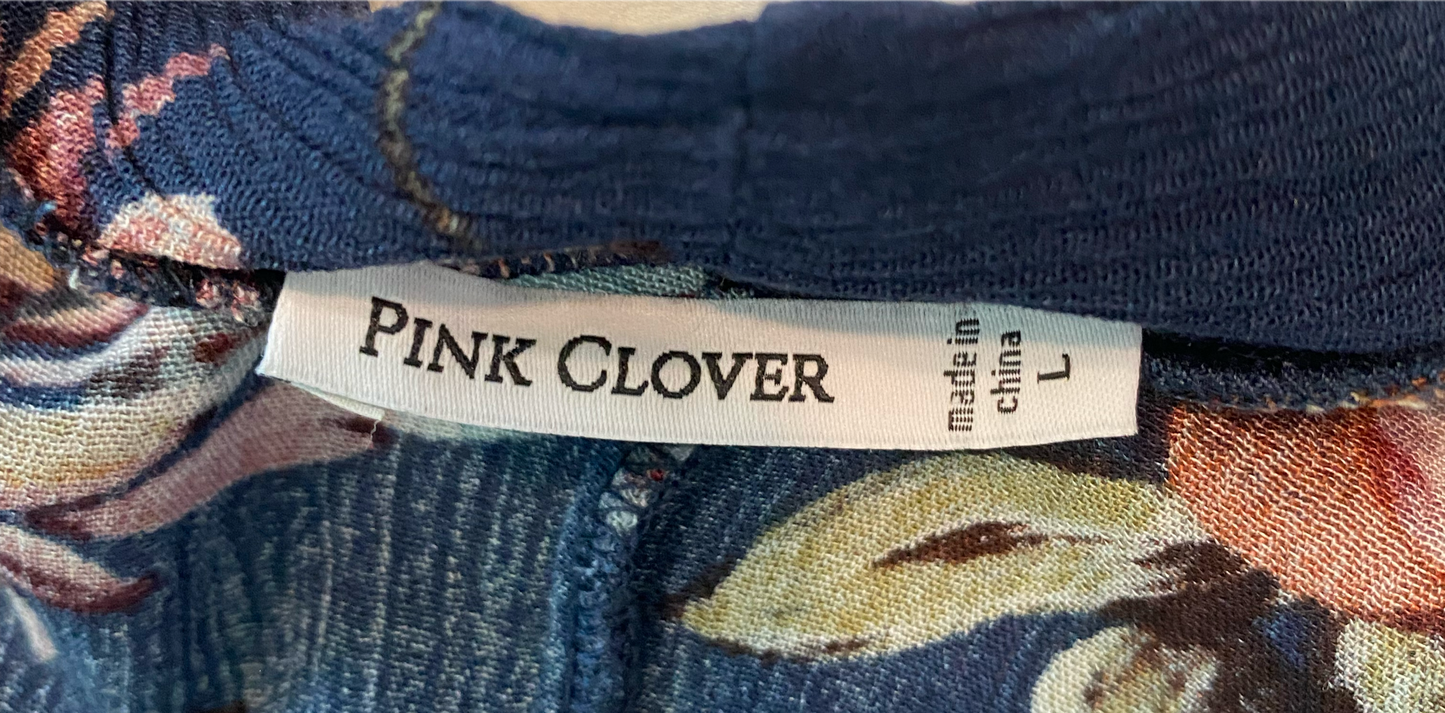 Pink Clover Floral Open CardiganPink Clover open front blue cardigan with floral print.
This would look great with a white tank and cute wedge heels!