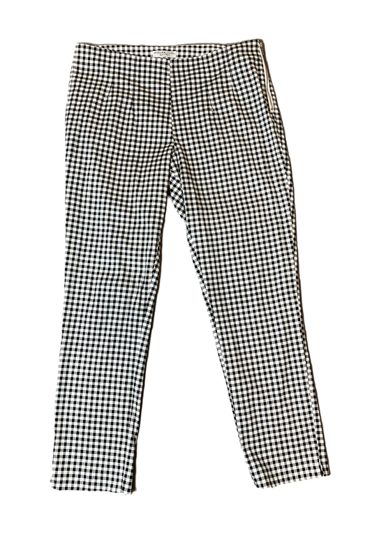 Atelier Luxe Gingham PantAtelier Luxe black and white gingham side zip pant.
Wear these pants to work, then add a little bling and a chunky heel and you are ready for a night out!
