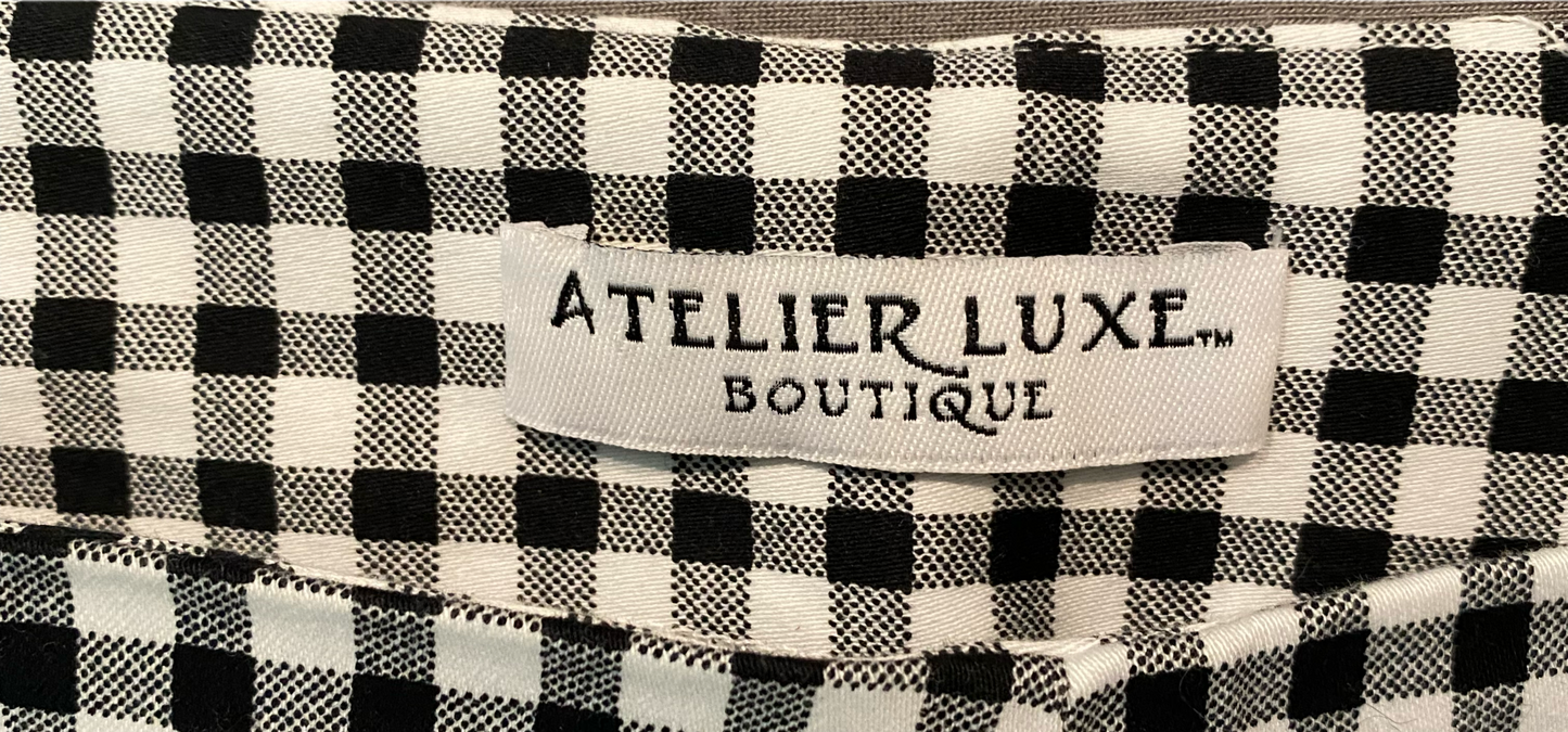 Atelier Luxe Gingham PantAtelier Luxe black and white gingham side zip pant.
Wear these pants to work, then add a little bling and a chunky heel and you are ready for a night out!