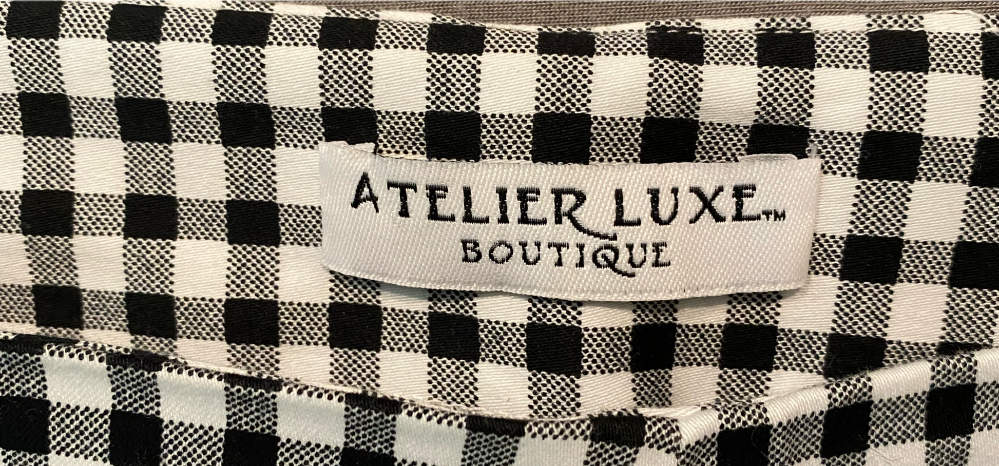 Atelier Luxe Gingham PantAtelier Luxe black and white gingham side zip pant.
Wear these pants to work, then add a little bling and a chunky heel and you are ready for a night out!
