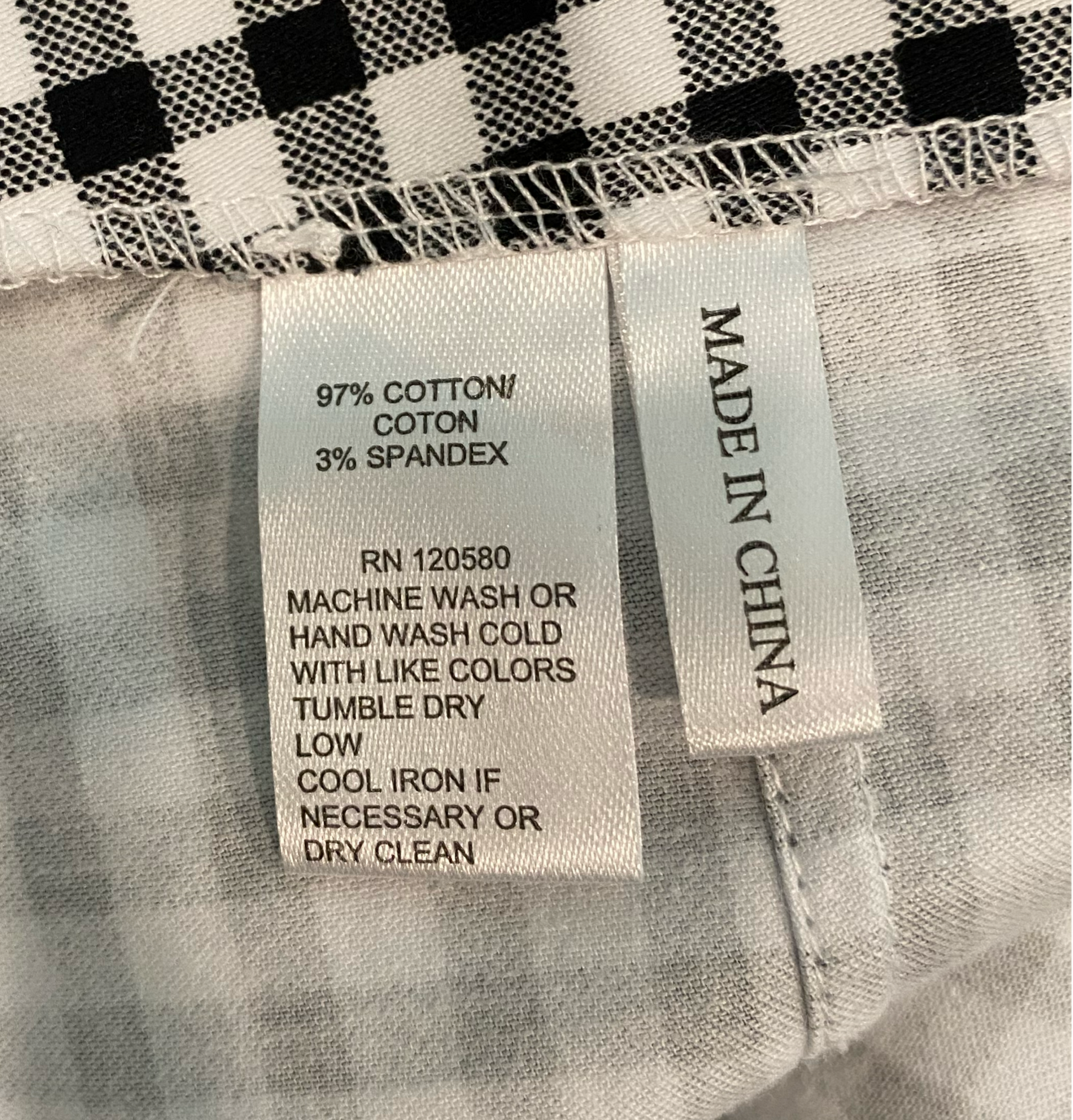 Atelier Luxe Gingham PantAtelier Luxe black and white gingham side zip pant.
Wear these pants to work, then add a little bling and a chunky heel and you are ready for a night out!