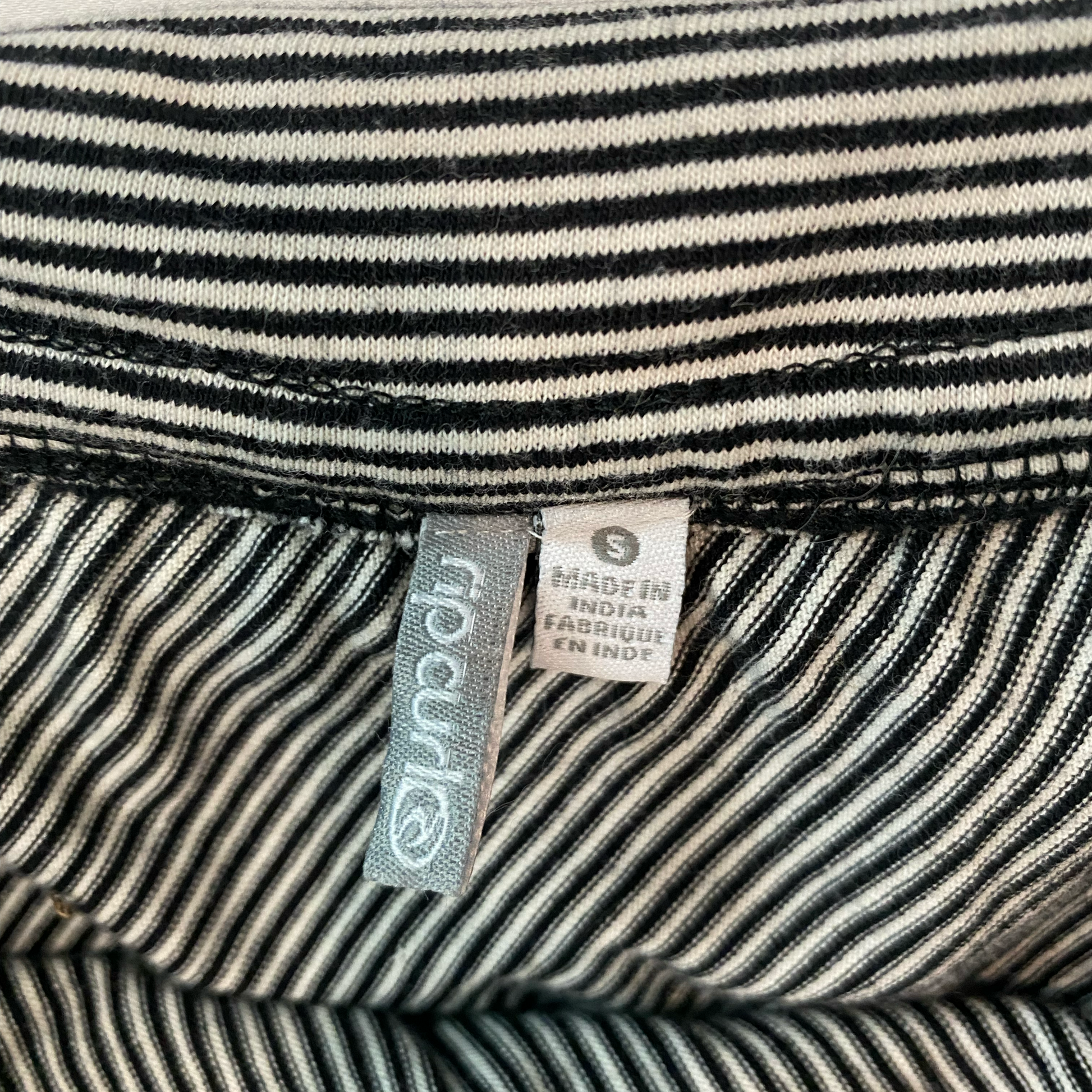 Ripcurl Long Grey and Black Stripe SkirtLong striped stretch skirt with fold over waist and adjustable gathering at bottom sides.
Great skirt for an easy day shopping!!