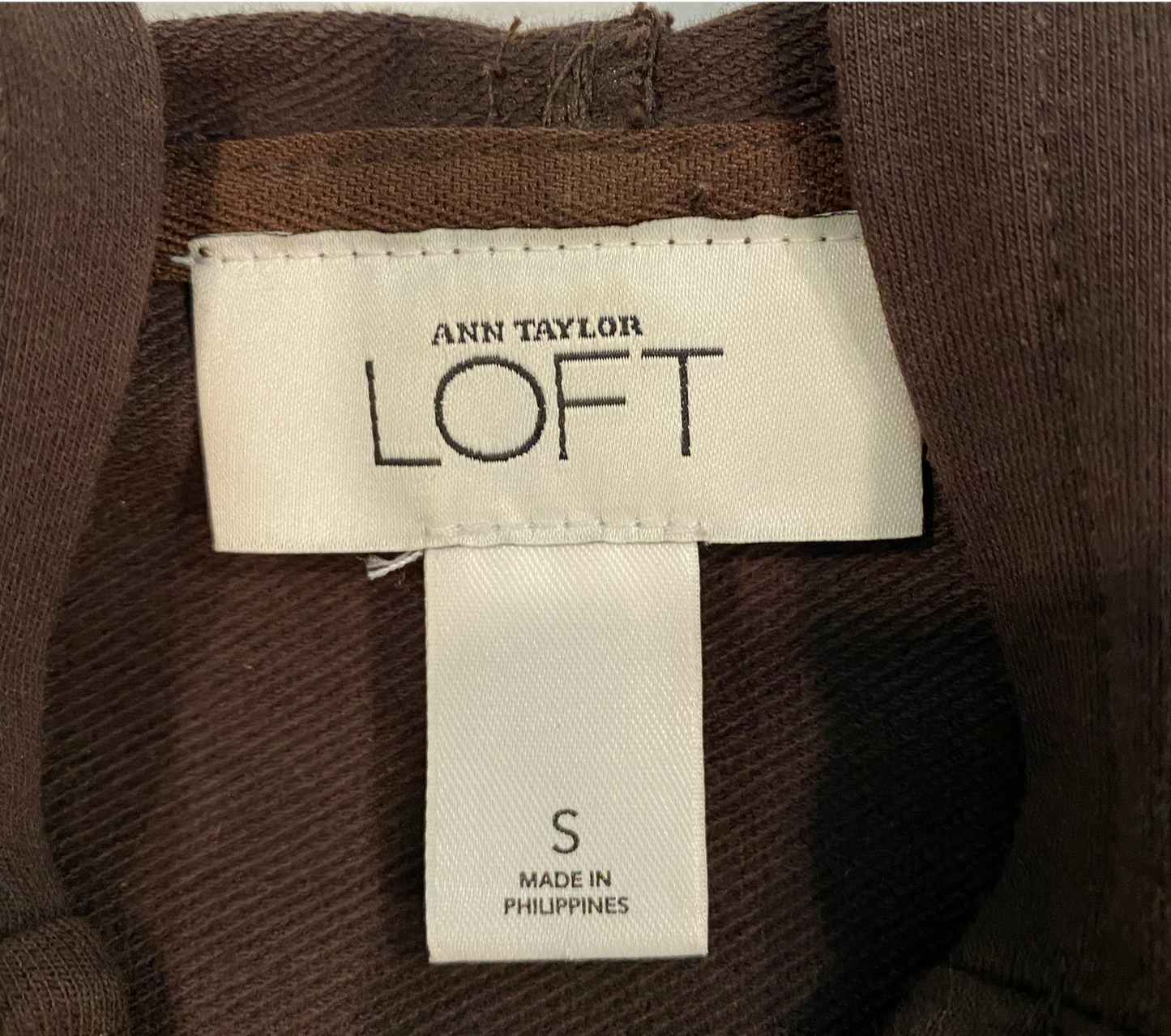 Ann Taylor Loft Brown Hoodie Size Small Get cozy and stylish with the Ann Taylor Loft Brown Hoodie! Made with a zip front and pockets for convenience, this hoodie fr
