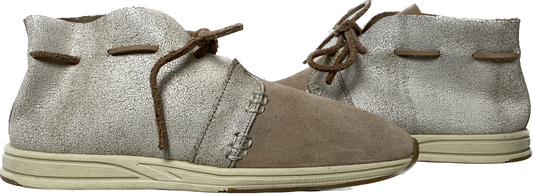 Aerosoles Sing Song Tan Leather Drawstring BootieThese drawstring booties are trending with the two tone leather and crackled detail. 
Wear these for a casual day out and about.