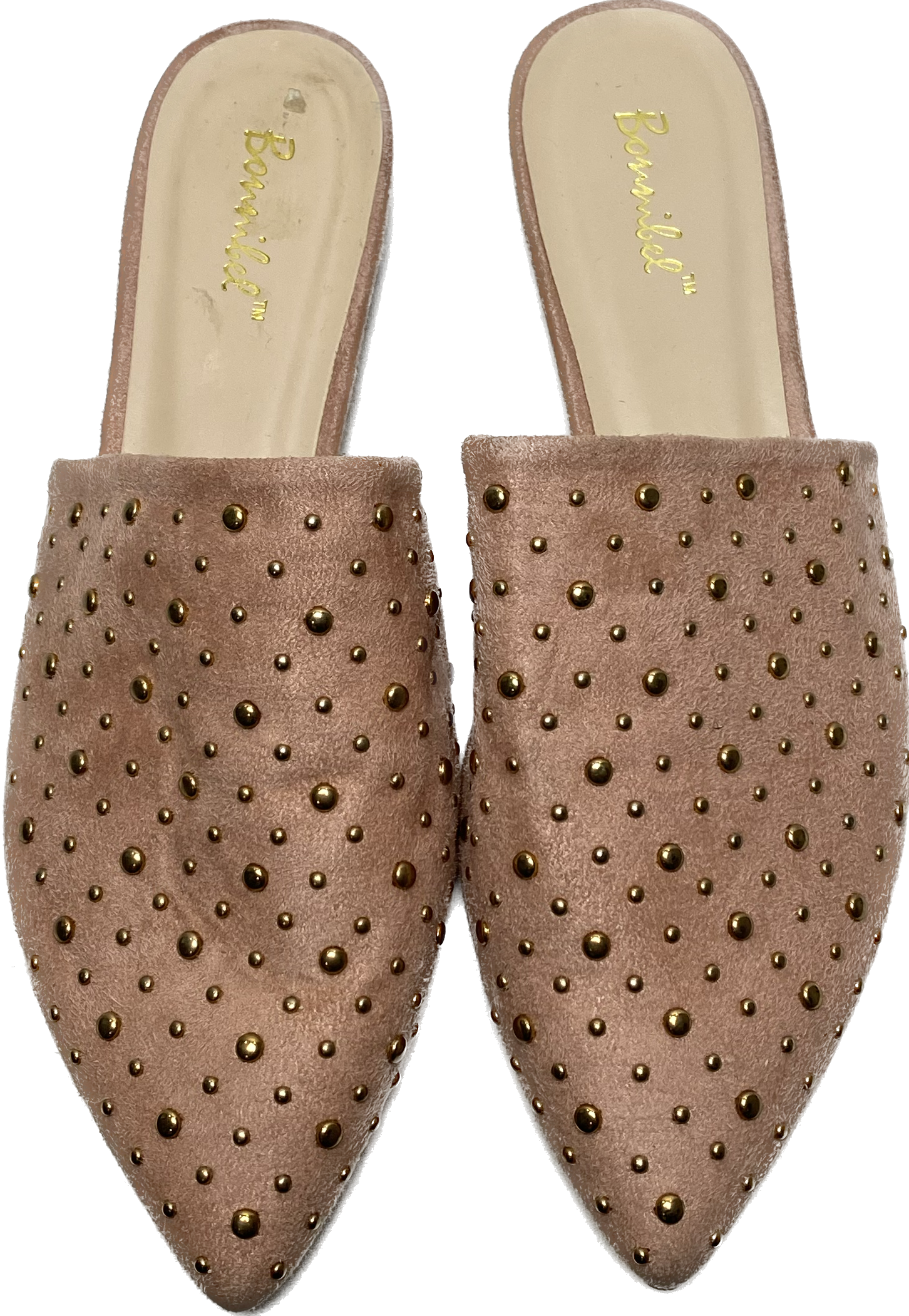 Bonnibel Blush Suede Mules with Rose Color StudsSuch a beautiful shoe! Perfect for that Fall day that is still a bit warm.
Wear this mule as a neutral with any color!