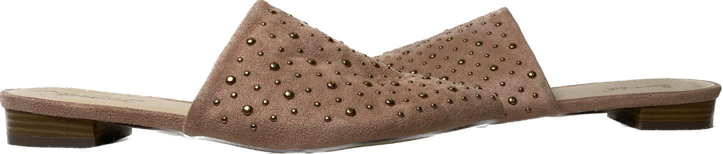 Bonnibel Blush Suede Mules with Rose Color StudsSuch a beautiful shoe! Perfect for that Fall day that is still a bit warm.
Wear this mule as a neutral with any color!