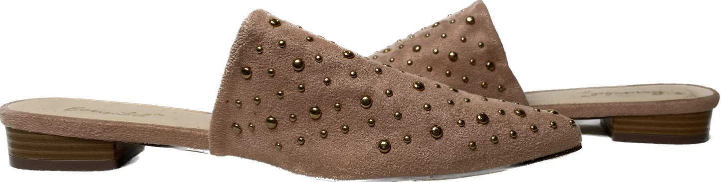 Bonnibel Blush Suede Mules with Rose Color StudsSuch a beautiful shoe! Perfect for that Fall day that is still a bit warm.
Wear this mule as a neutral with any color!