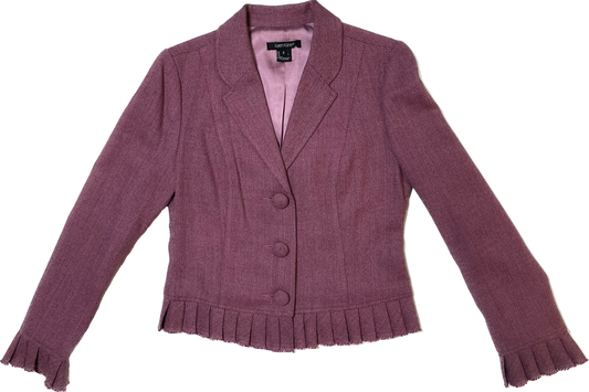 Karen Kane Blazer with Ruffle Hem and CuffsPlum colored lined blazer with covered buttons, ruffle hem and cuffs.
Wear this with jeans and chunky heels for a great looking outfit!