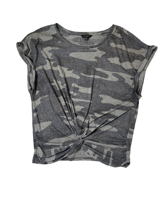 Lucky Brand Cap Sleeve Camo T-Shirt Size Large Get lucky with this camo printed t-shirt from Lucky Brand! Featuring a twist front and cap sleeves, this shirt adds a Lucky Brand Cap Sleeve Camo T-ShirtElevate your causal look with this on trend knot front camo t-shirt with rolled cap sleeves.
