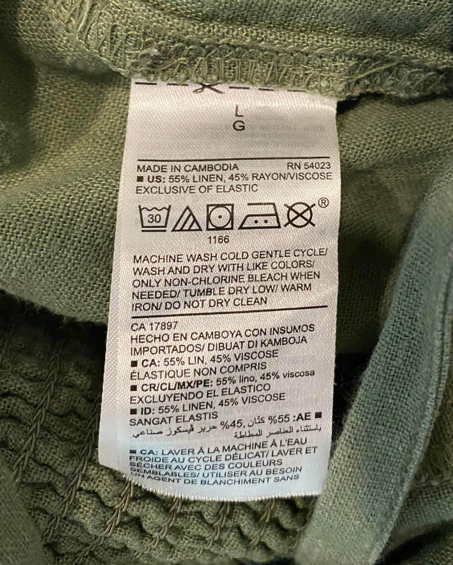 Old Navy Green Button Front Jumper with PocketsThis olive green jumper is a great neutral piece to wear year round. Add a long sleeve t-shirt underneath, a denim jacket and ankle boots for chillier days or just tNavy Green Button Front JumperJumpsuits & Rompers