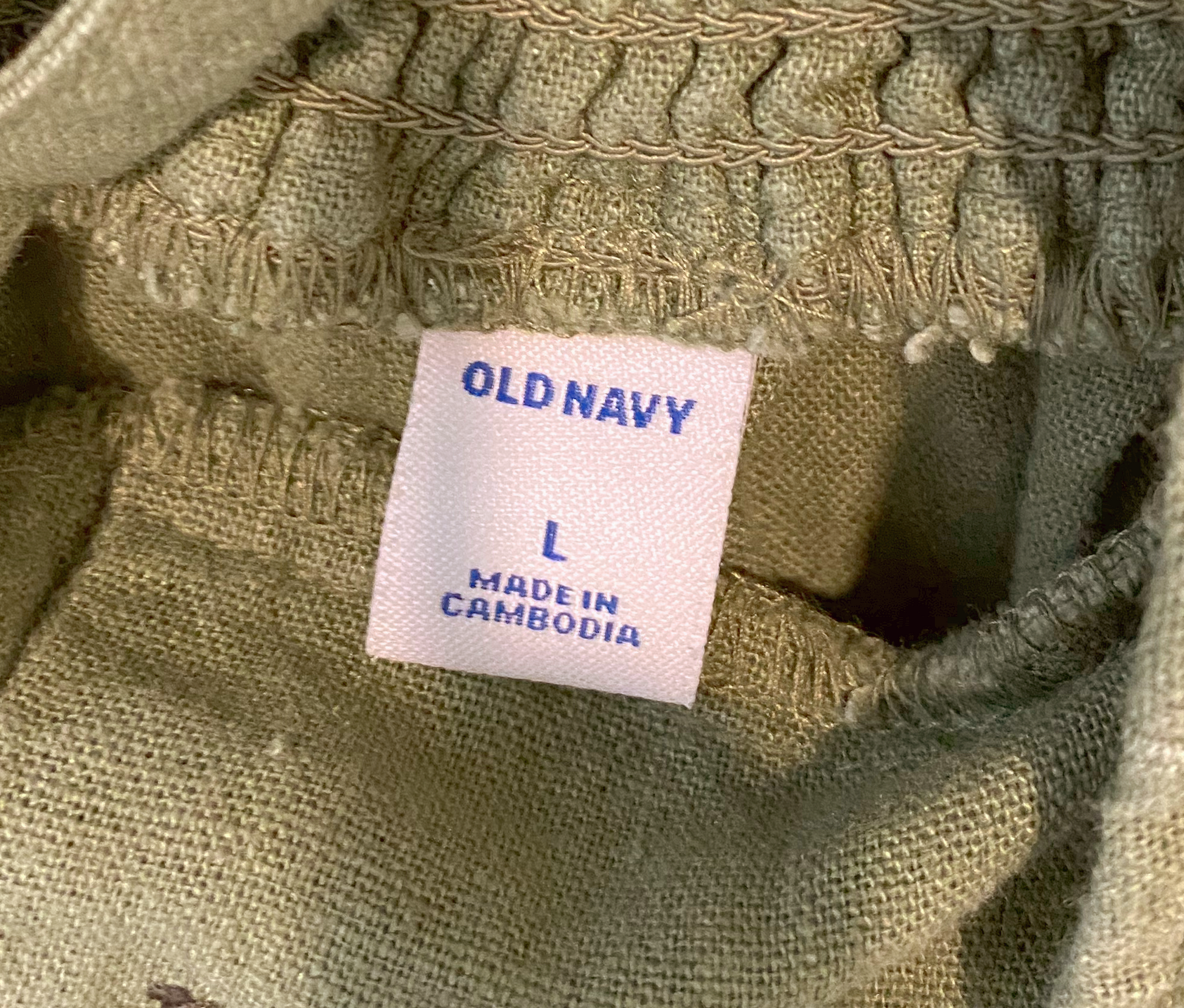 Old Navy Green Button Front Jumper with PocketsThis olive green jumper is a great neutral piece to wear year round. Add a long sleeve t-shirt underneath, a denim jacket and ankle boots for chillier days or just tNavy Green Button Front JumperJumpsuits & Rompers